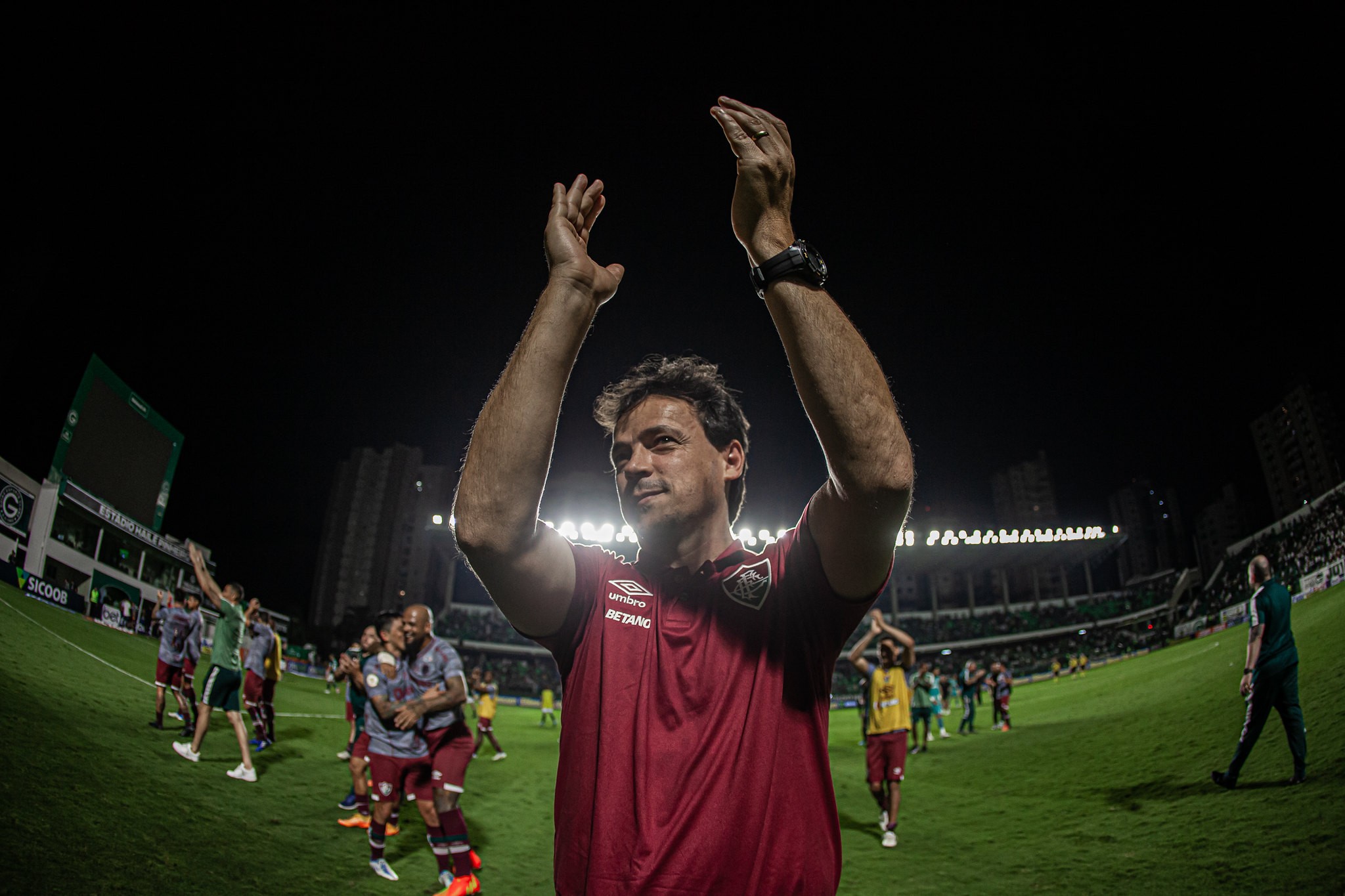 Corinthians goleia o Pinda e sela classificação antecipada às