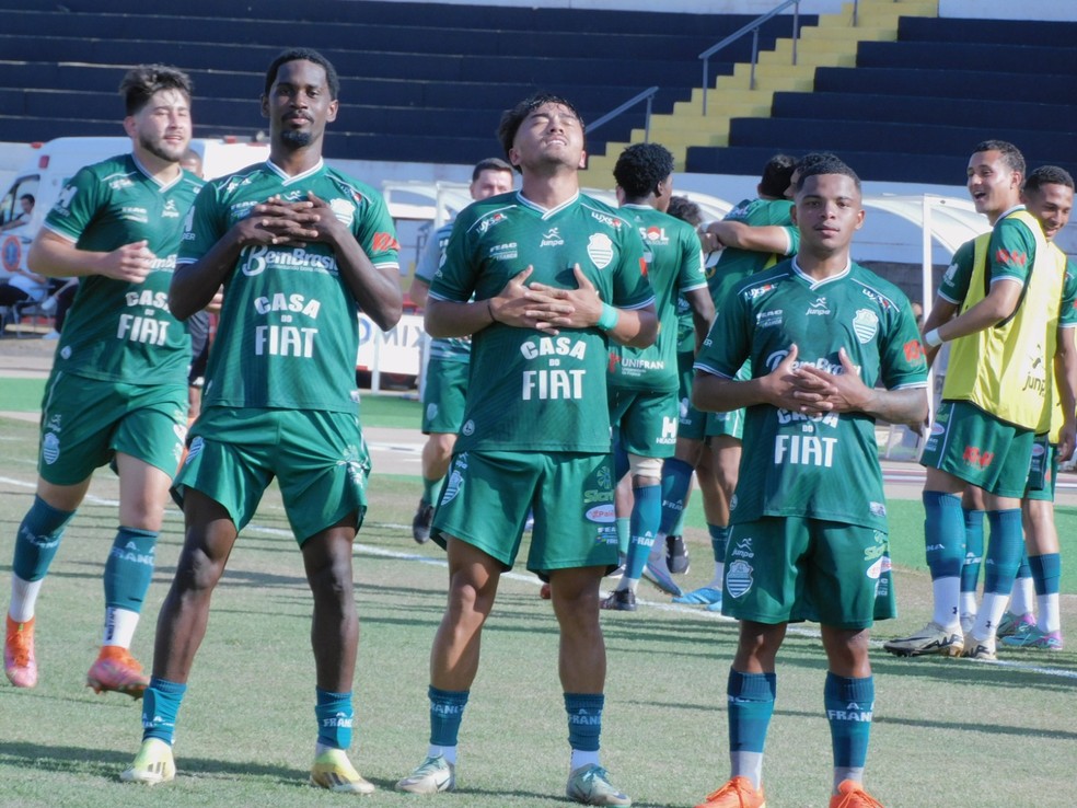 Francana comemora gol contra o Botafogo-SP na Copa Paulista — Foto: Charlene Resende/Francana