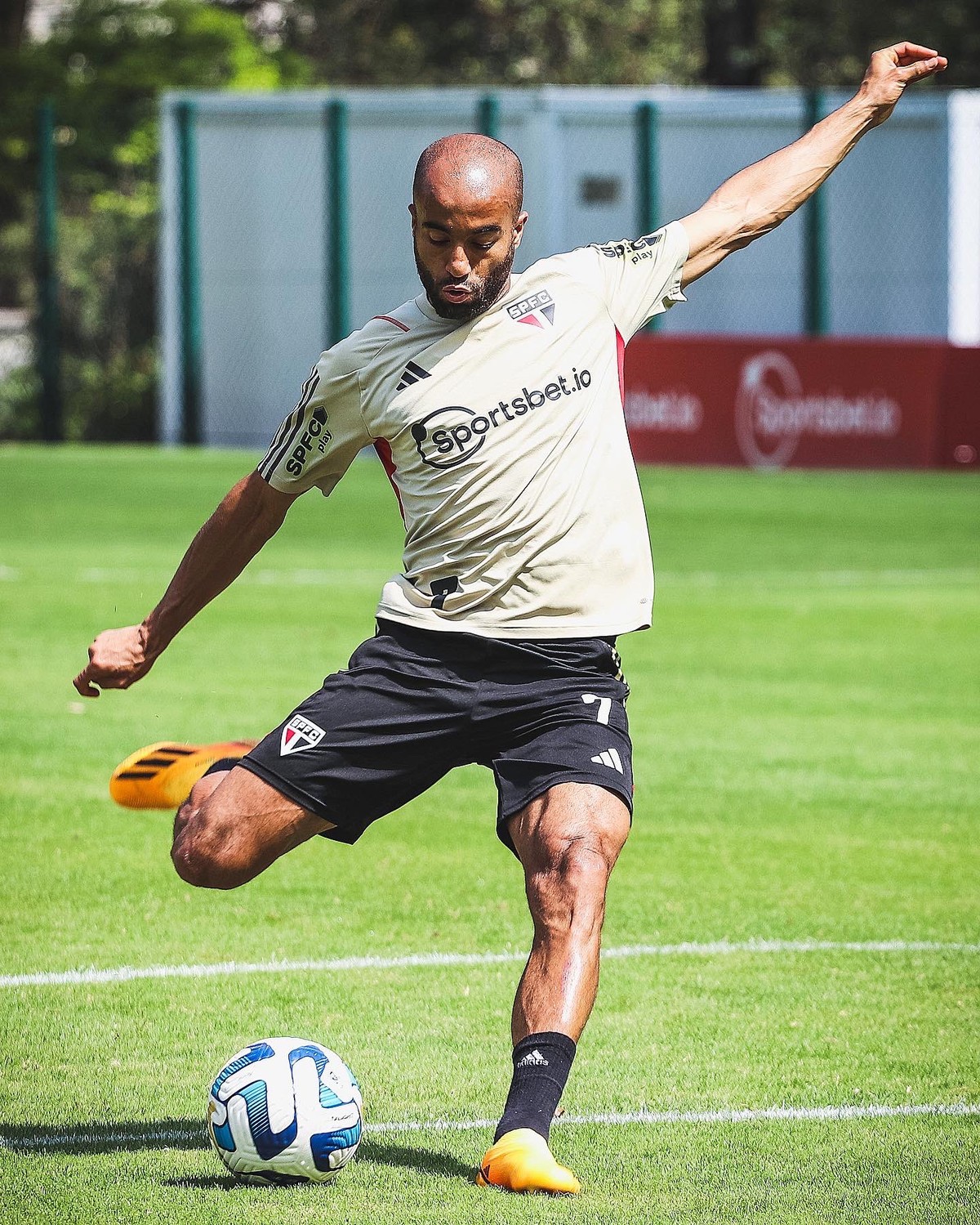 Escalação do São Paulo: Beraldo é desfalque, mas Dorival deve ter trio artilheiro no ataque