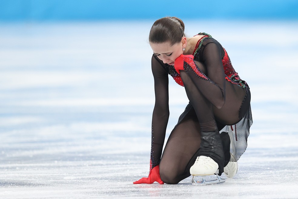 Kamila Valieva e uma caminhada em gelo fino que acabou em lágrimas