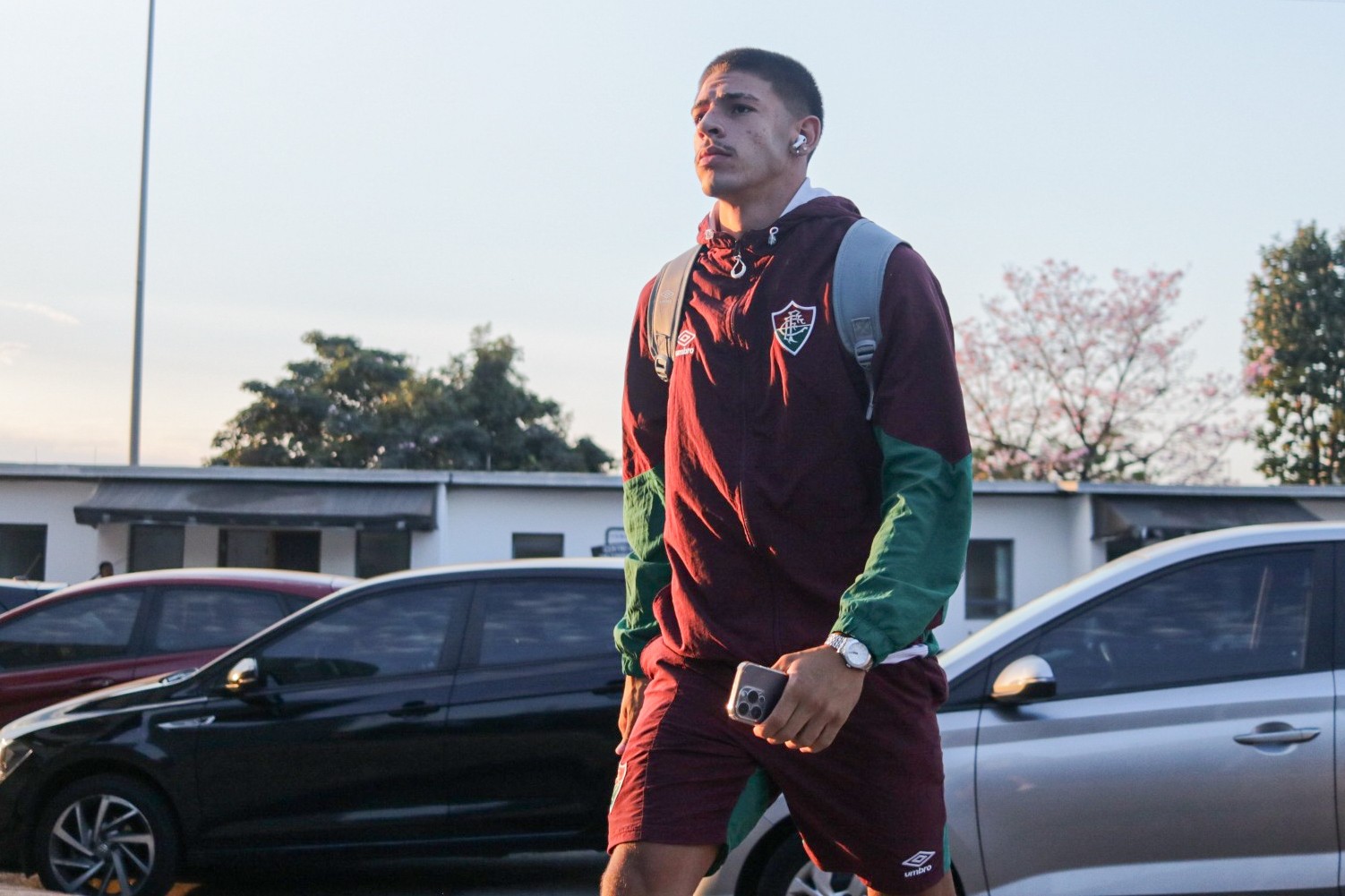 Guarani negocia empréstimo de lateral-direito do Fluminense