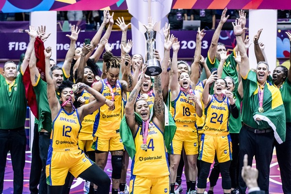 Vídeo: Franca é campeão mundial de basquete com cesta no último segundo;  veja lance - Estadão