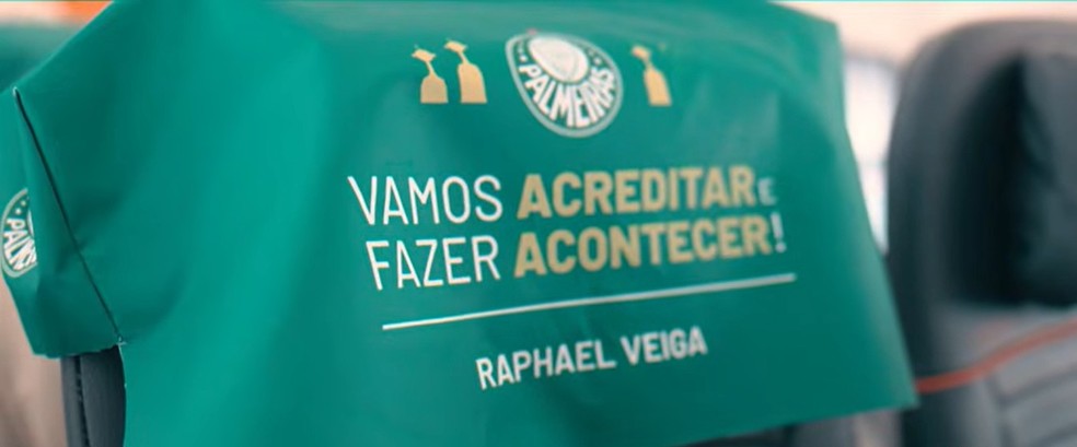 Assentos de avião com a delegação do Palmeiras foram personalizados antes da final — Foto: Reprodução