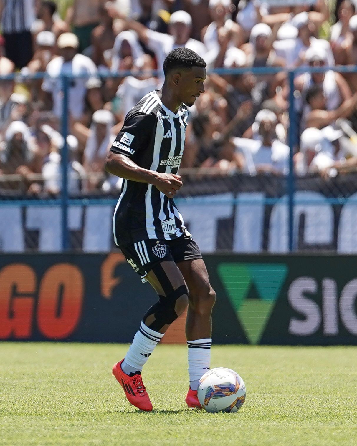 Atlético-MG empresta meia Vitinho a time da Letônia