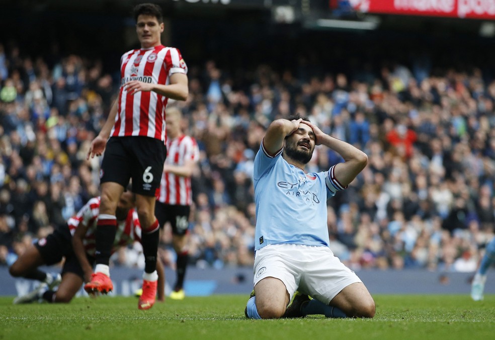 Tricampeão Manchester City perde na rodada finalJogada 10