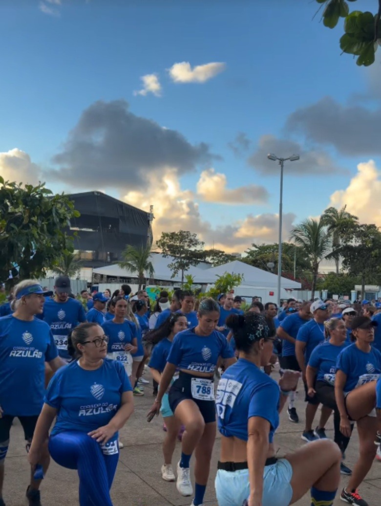 Corrida do CSA reúne centenas de corredores na orla de Jaraguá
