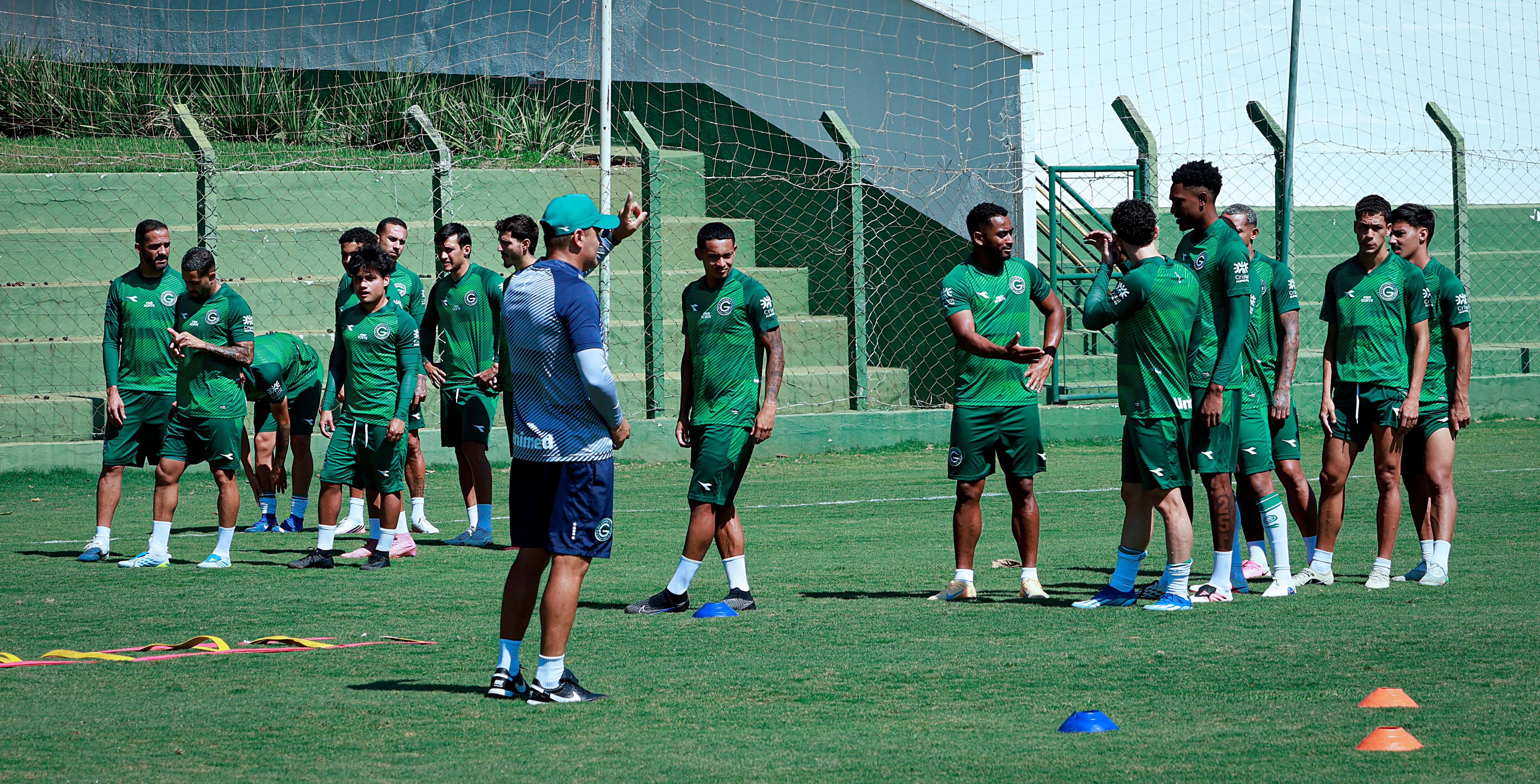 Goiás mantém chances remotas de G-6 e calcula cenário na reta final da Série B