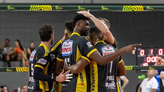 Praia Clube vence Suzano e é primeiro time na semifinal da Copa Brasil  - Foto: (Bruno Cunha)