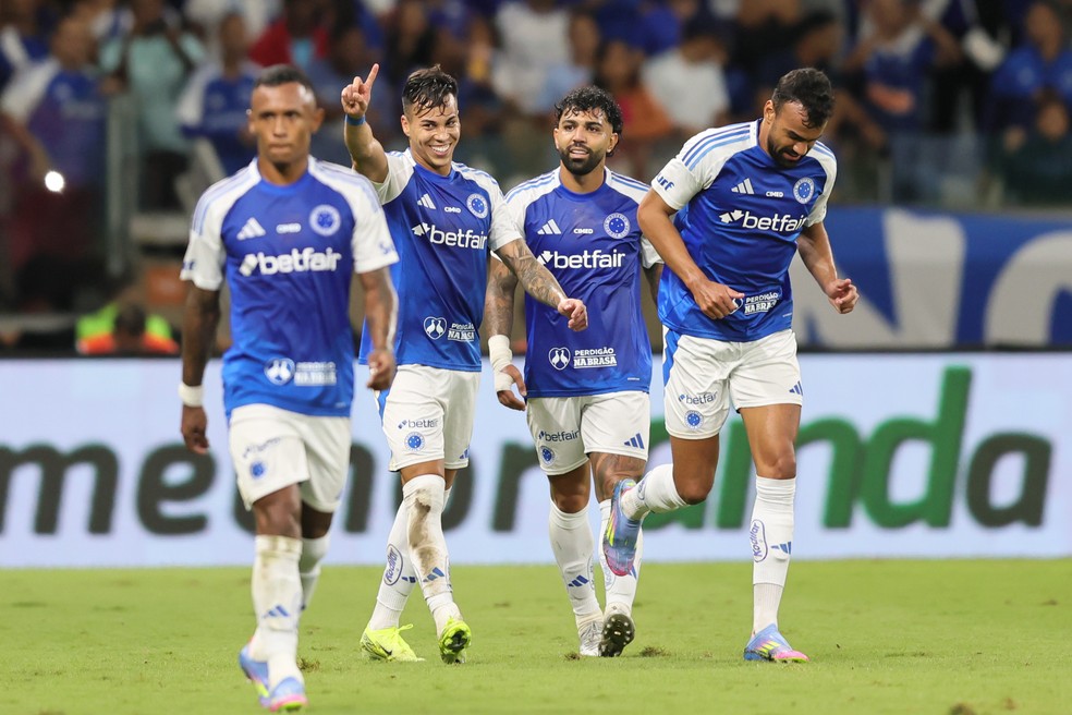 Kaio Jorge comemora um dos gols do Cruzeiro diante do Vila Nova — Foto: Gilson Lobo/AGIF
