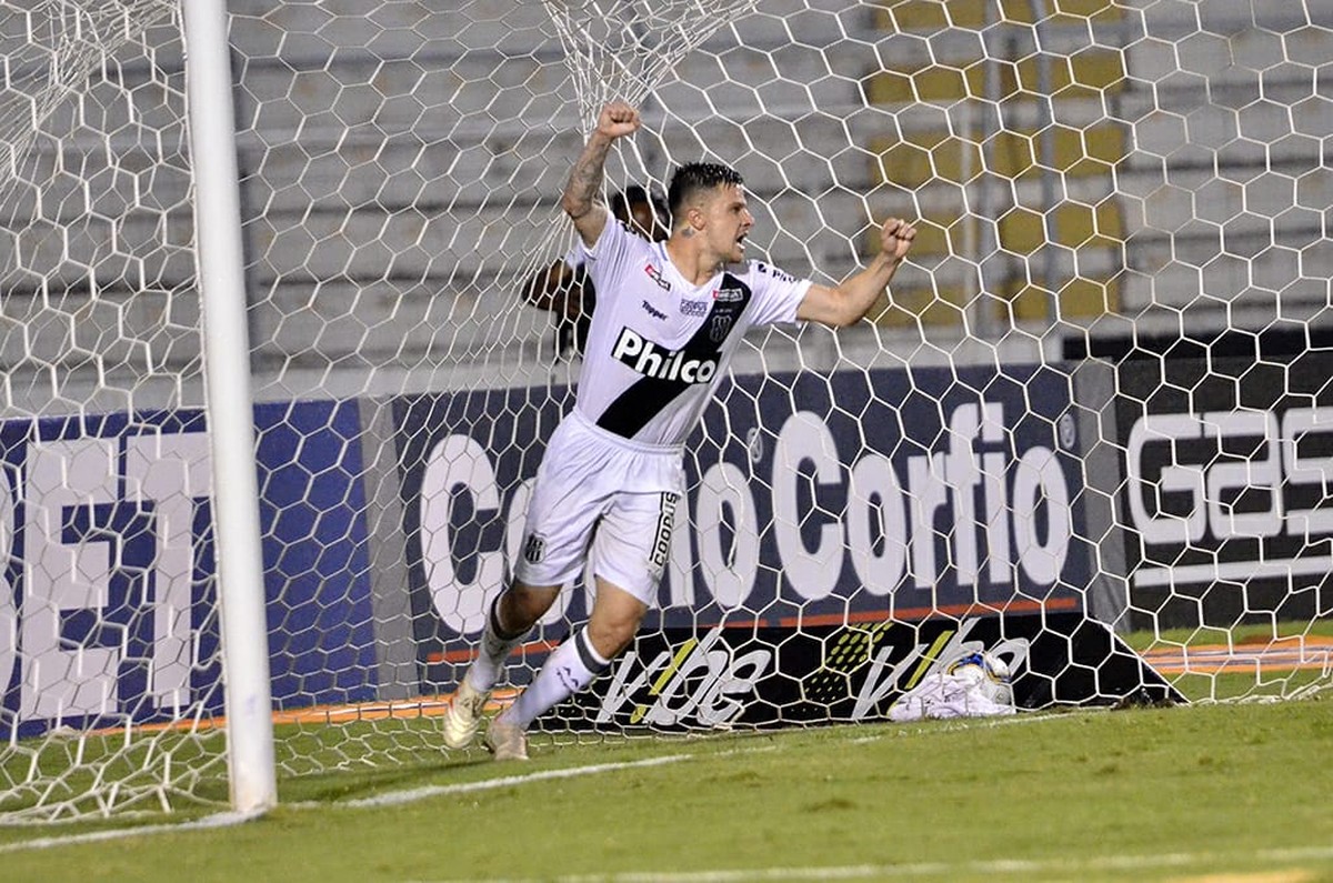 Chape fica perto de acerto com Renato Kayzer