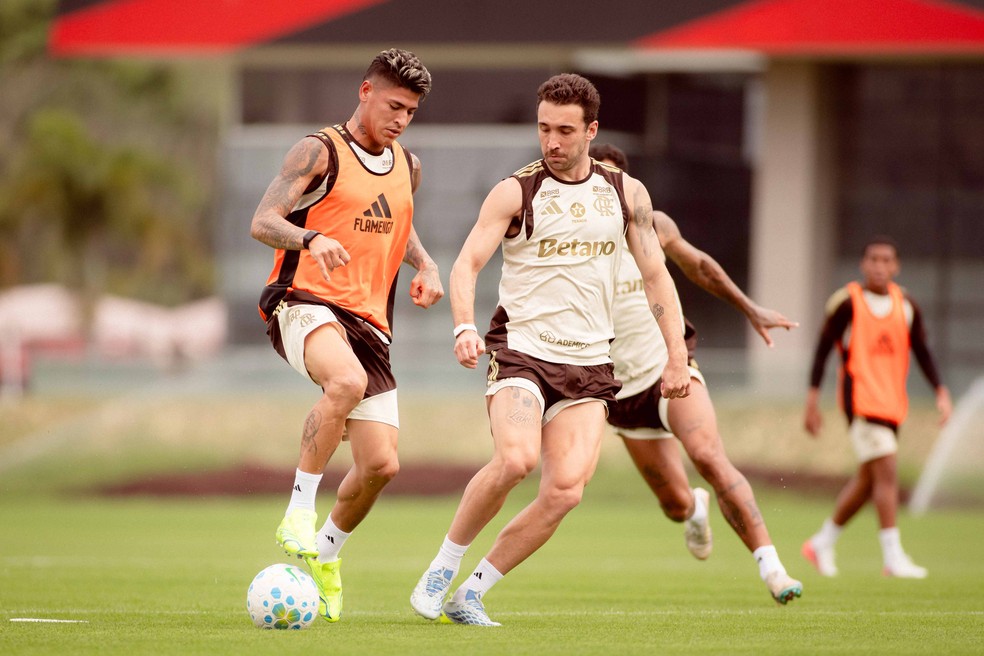 Léo Ortiz durante treino do Flamengo — Foto: Adriano Fontes/Flamengo