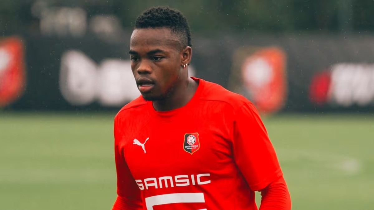Vasco tenta diminuir valores em negociação por Andrés Gómez, mas Rennes faz jogo duro