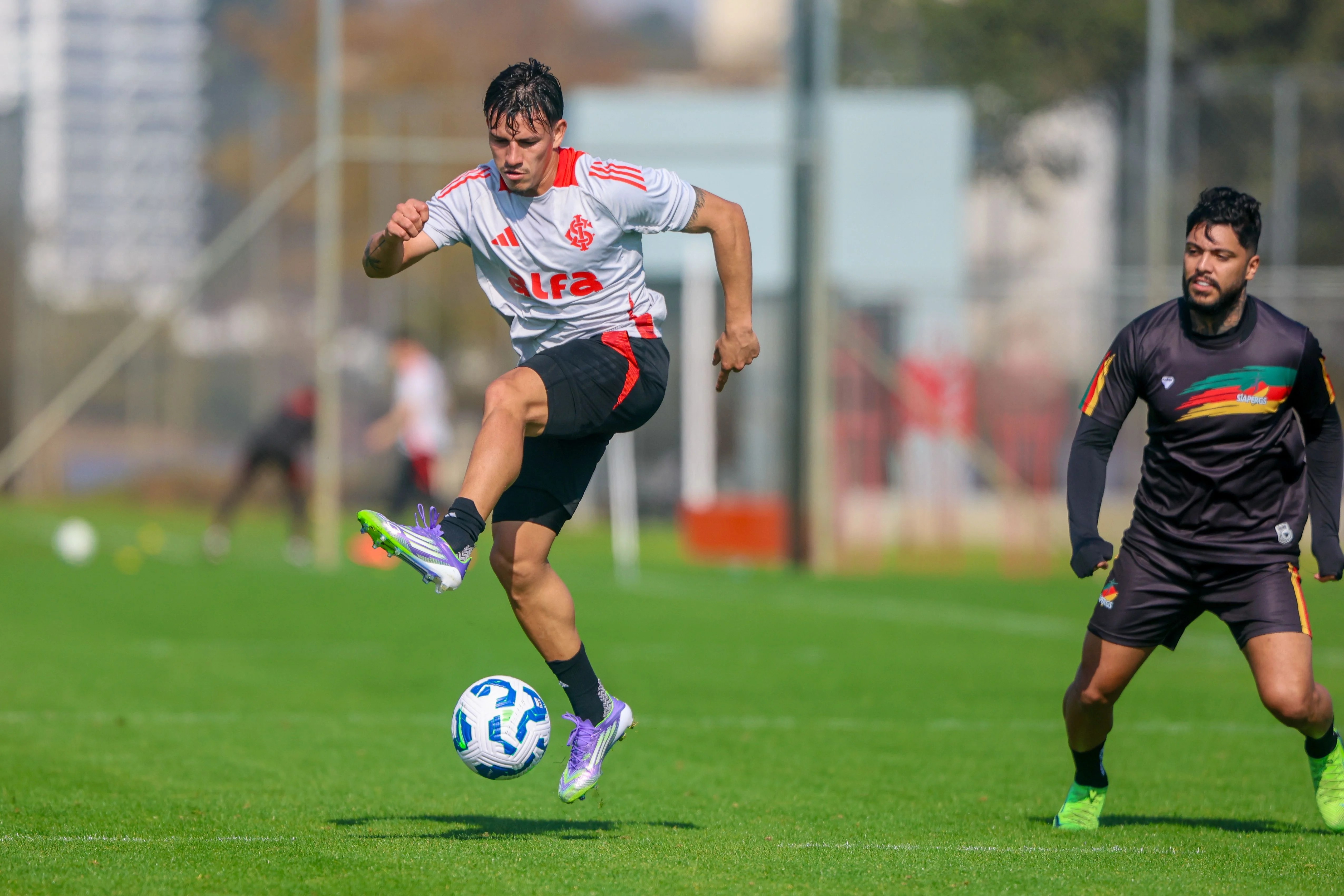 Bernabei se recupera antes do prazo e volta ao Inter; números