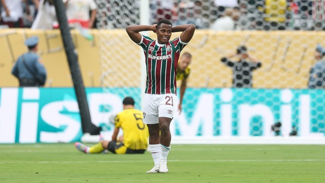 Jhon Arias se lamentando