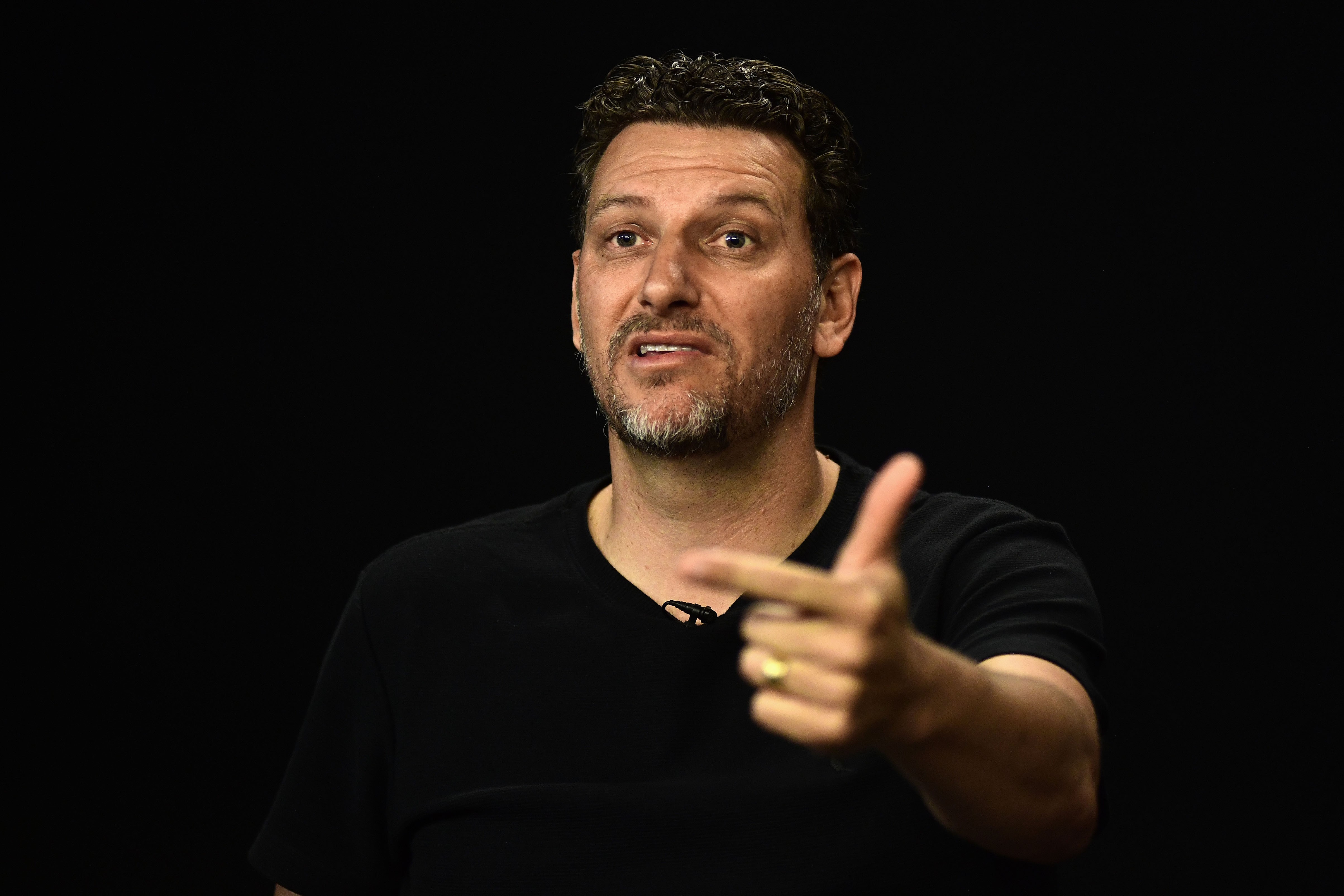 Elano detalha desafios na base do Santos, revela visita a Robinho e diz: 