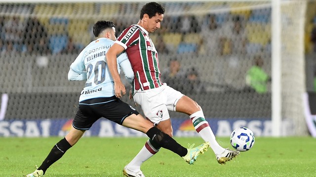 Villasanti e Ganso em ação em Fluminense x Grêmio