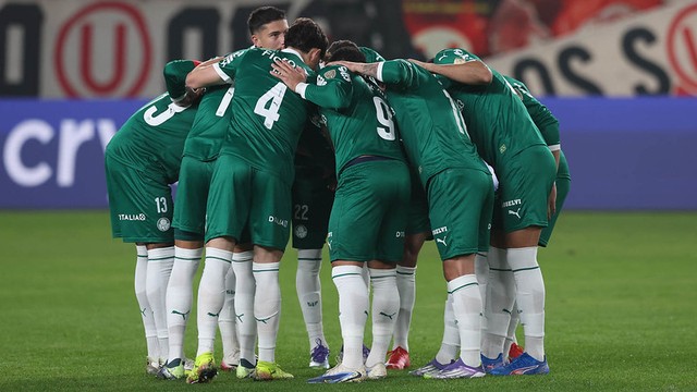 Jogadores do Palmeiras antes de partida contra o Universitario
