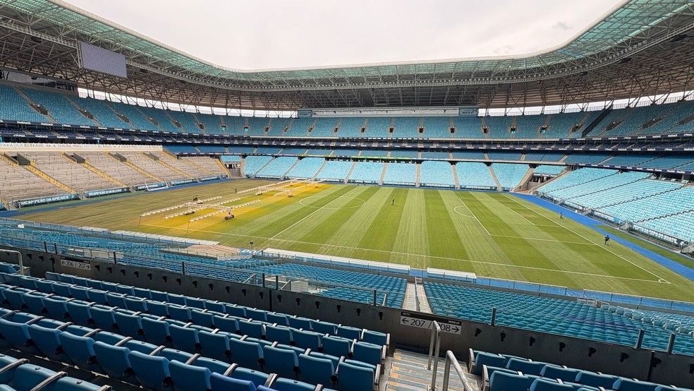 Arena do Grêmio passou por troca recente do gramado, no setor norte — Foto: Fernando Becker/RBS TV