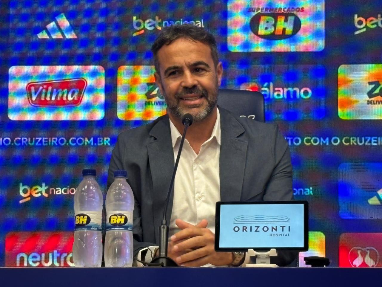 Artur Jorge promete revitalizar o Cruzeiro e enfatiza: É hora de humildade