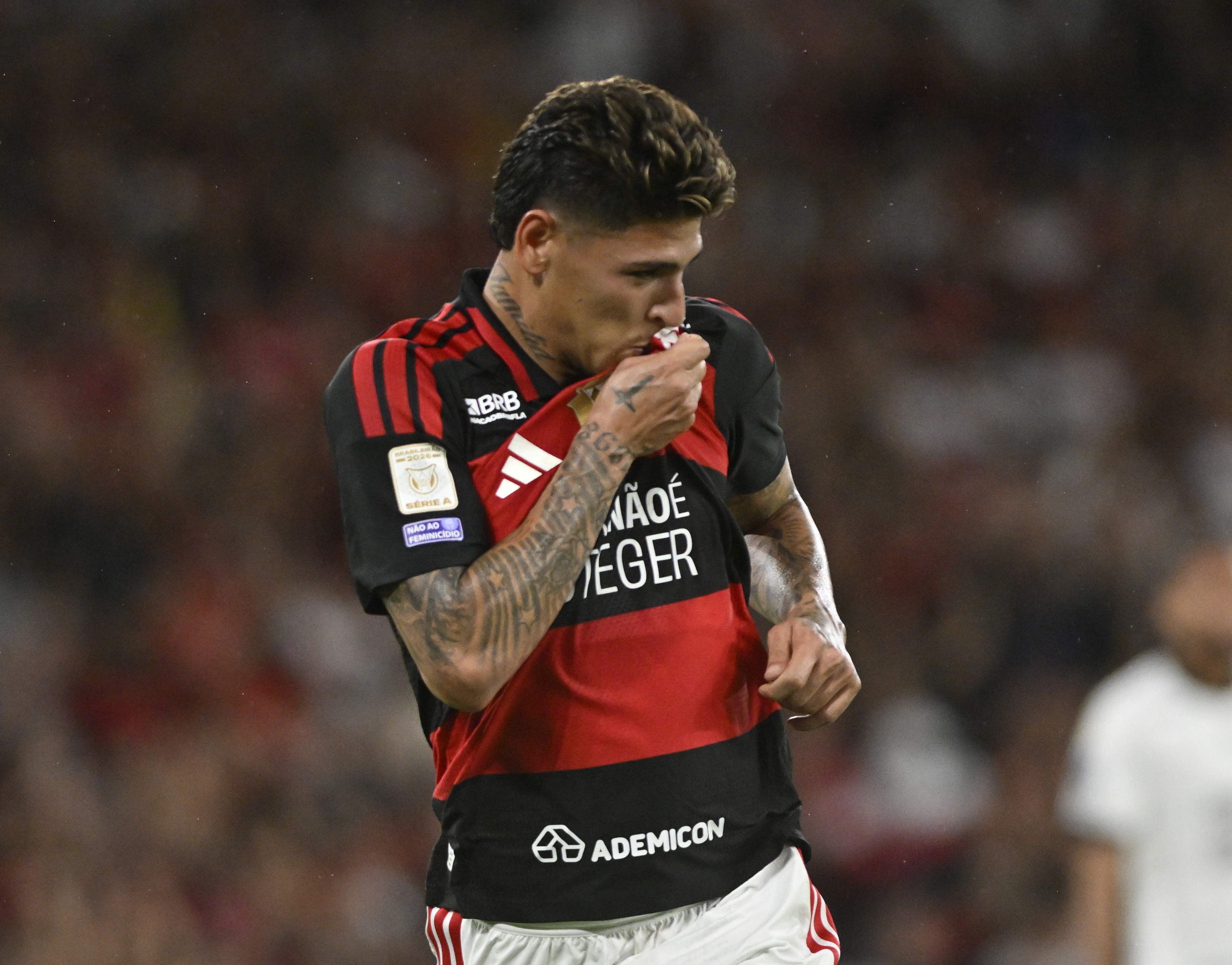 Carrascal assume protagonismo em pênalti, mas ficará de fora do clássico contra o Vasco