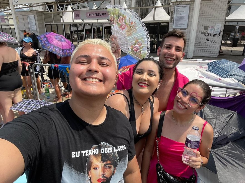 Os namorados Eric e Amanda ao lado dos amigos Pedro e Duda antes do show de Taylor Swift — Foto: Arquivo Pessoal