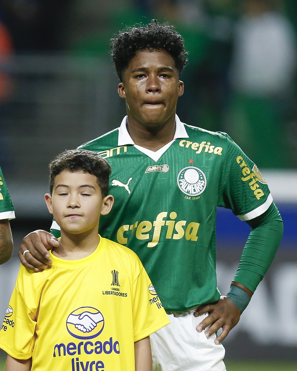 Endrick chora com homenagem da torcida no Allianz Parque — Foto: Conmebol
