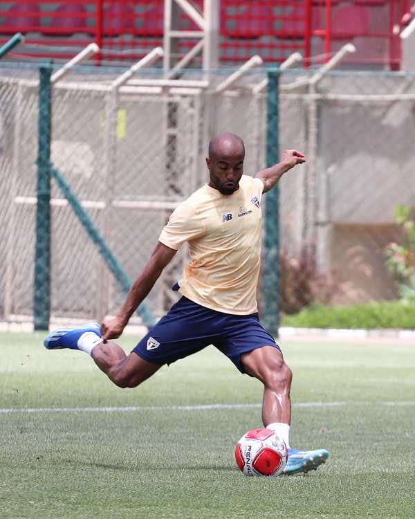 Lucas lamenta saída de Dorival, mas elogia Carpini no São Paulo: 