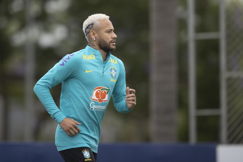 neymar-mostra-novo-penteado-durante-treino-da-selecao-em-londres-1342709816528_615x470.jpg