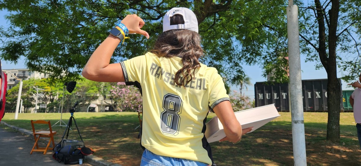 Rayssa Leal ganha nova camisa do Corinthians e já veste para competir no STU
