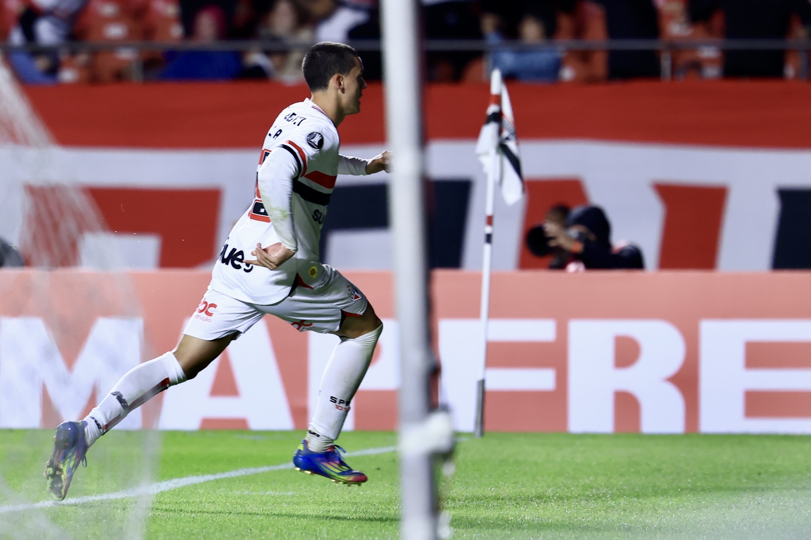 Lucca brilha com gol na estreia pelo São Paulo após desafios enfrentados