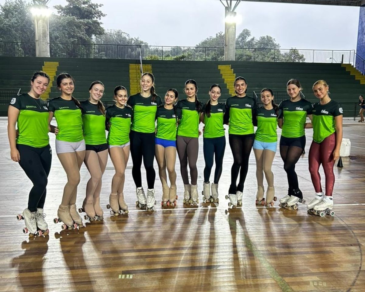 Estudantes de Santos participam de treino com a equipe de patinação artística da cidade