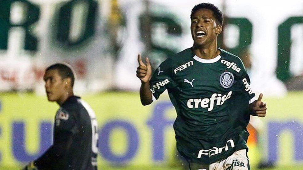 QUASE ABANDONOU O SONHO! Ex-atacante do Palmeiras revela drama com álcool e baladas