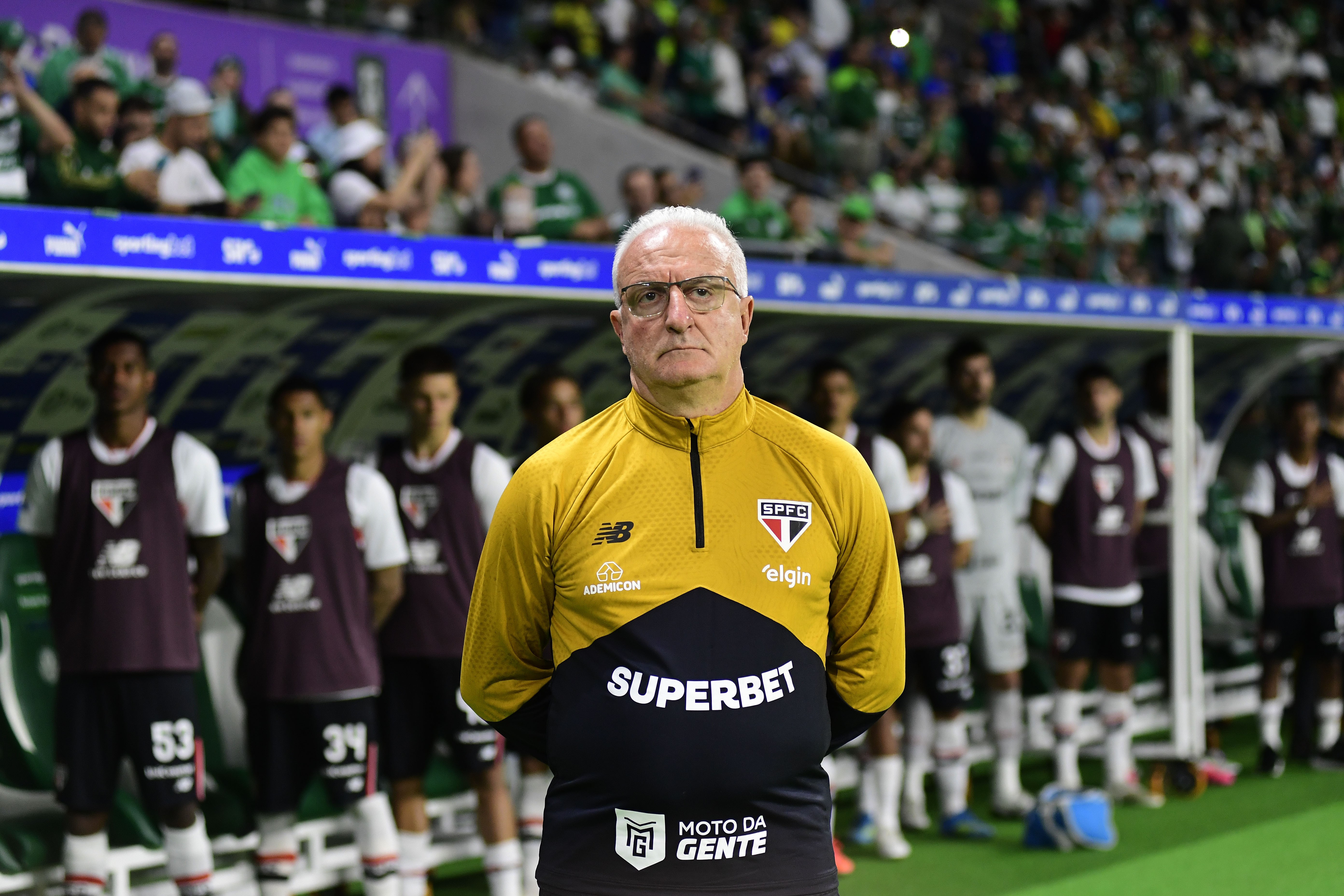 Dorival assume responsabilidade por derrota do São Paulo e diz: "De igual para igual até expulsão"
