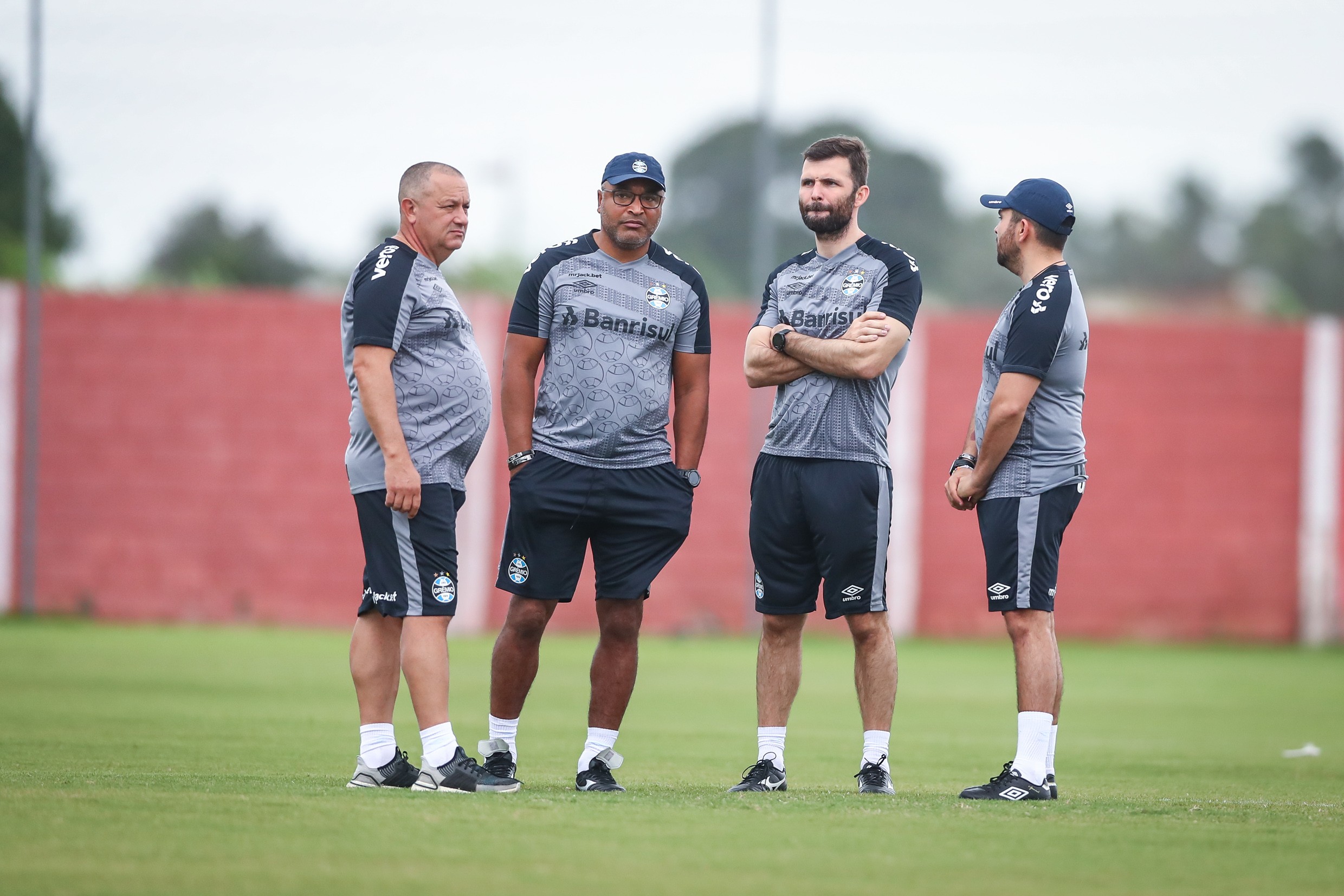 Grêmio Escala Técnico Interino com Experiência de Trabalho com Roger.