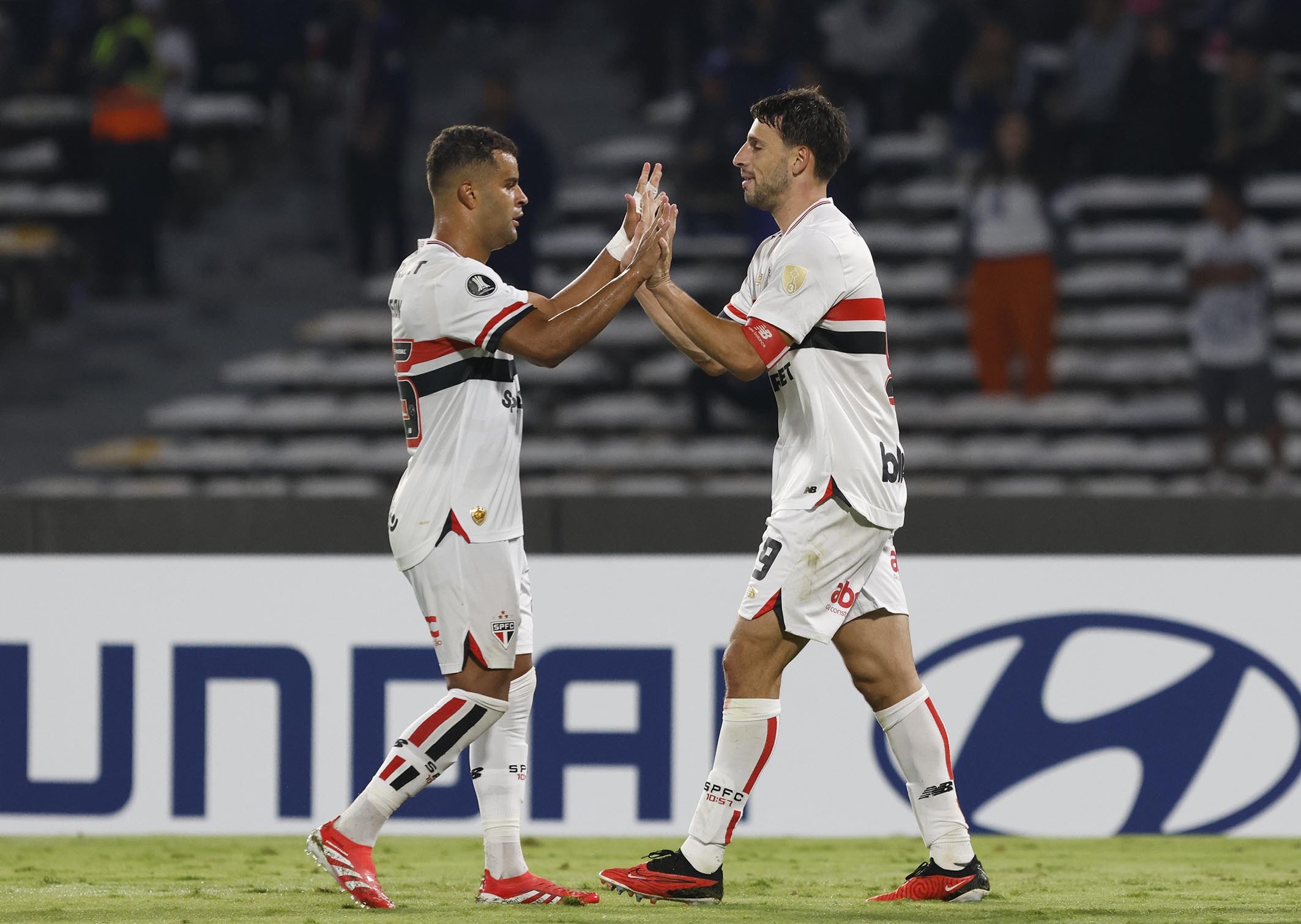 DEVER DE CASA! São Paulo cumpre obrigação na estreia da Libertadores, mas busca melhora
