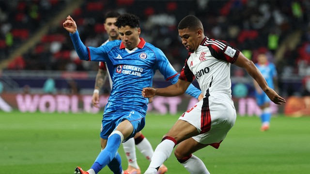 Samuel Lino do Flamengo na Copa Intercontinental contra o Cruz Azul