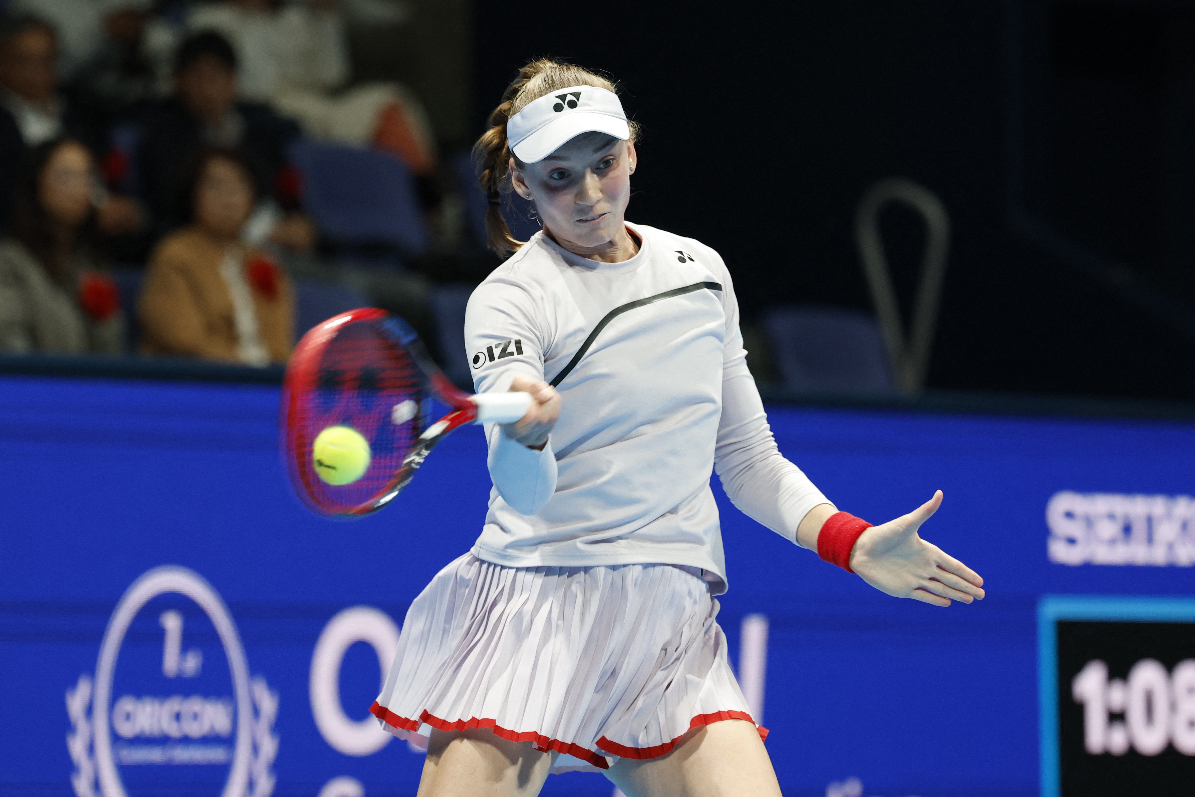 Elena Rybakina vence compatriota e assegura liderança do ranking mundial na temporada