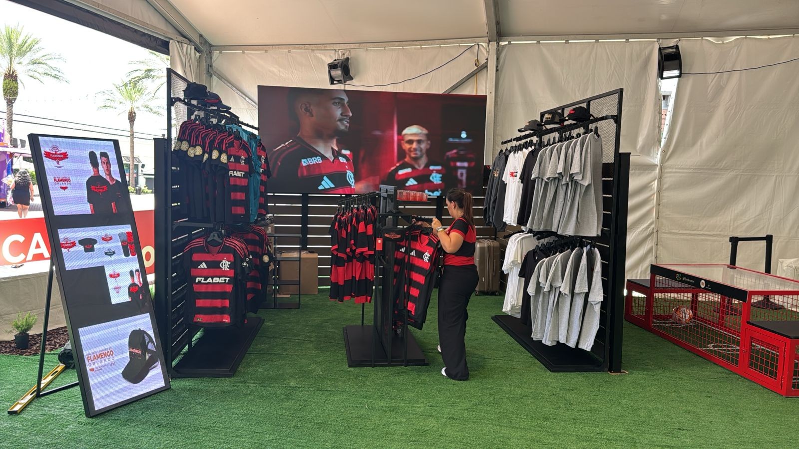 Flamengo inaugura ponto de encontro da torcida na Copa do Mundo de Clubes nos EUA