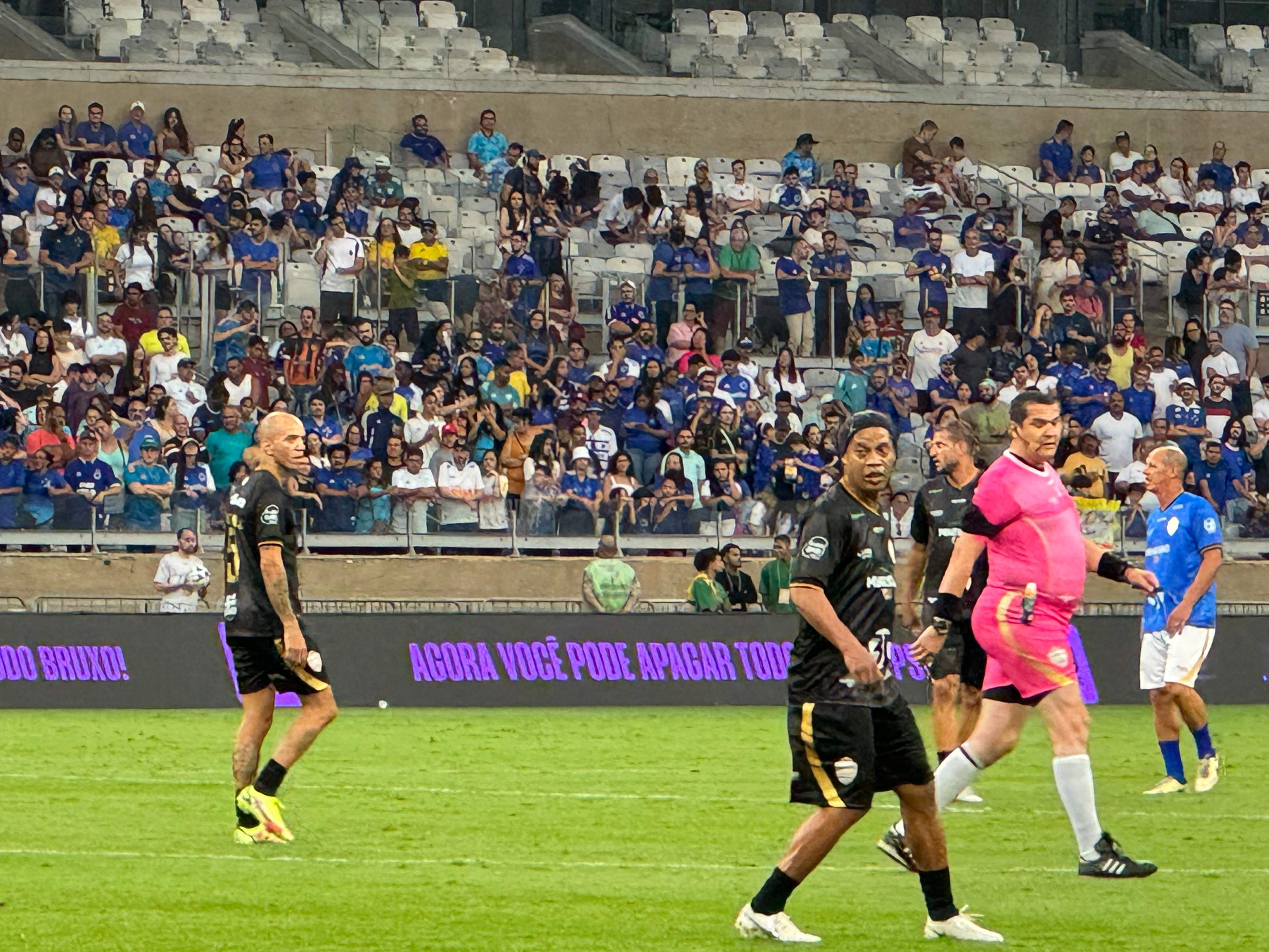 Com hat-trick de Tardelli, time Ronaldinho Gaúcho vence amistoso