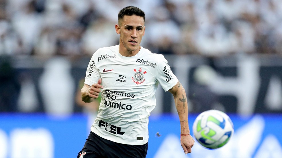 Matías Rojas em ação na estreia pelo Corinthians, contra o América-MG, em julho