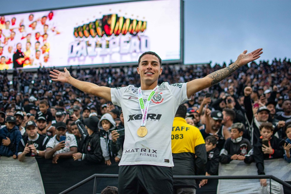 Higor comemora o título da Copinha com o Corinthians — Foto: Ronaldo Barreto/Ag. Paulistão