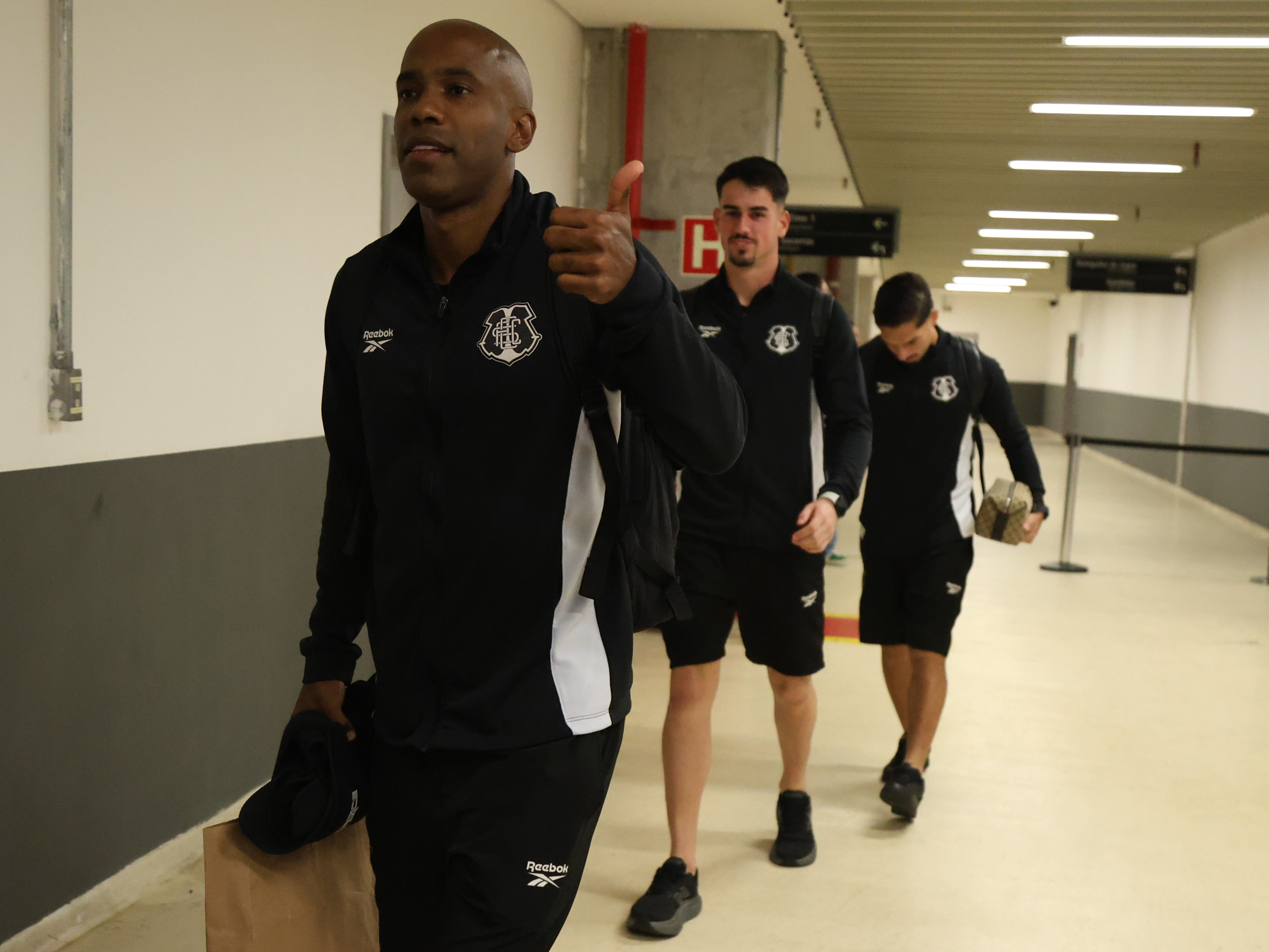 Técnico do Santa Cruz respalda desempenho de Fabinho: "Traz maturidade"