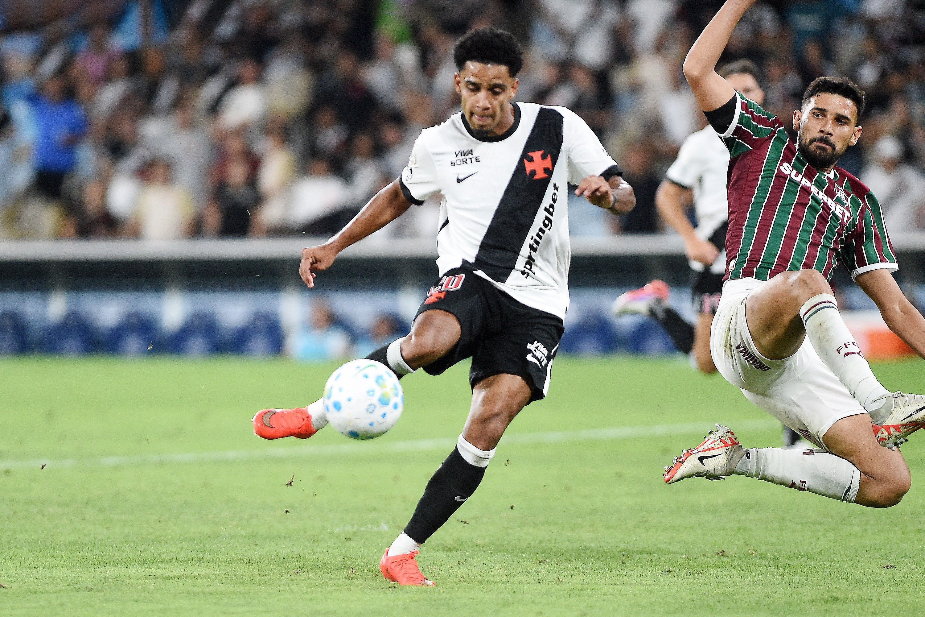 Vasco atualiza situação de Brenner; Cuesta e Gómez são preservados contra o Olimpia