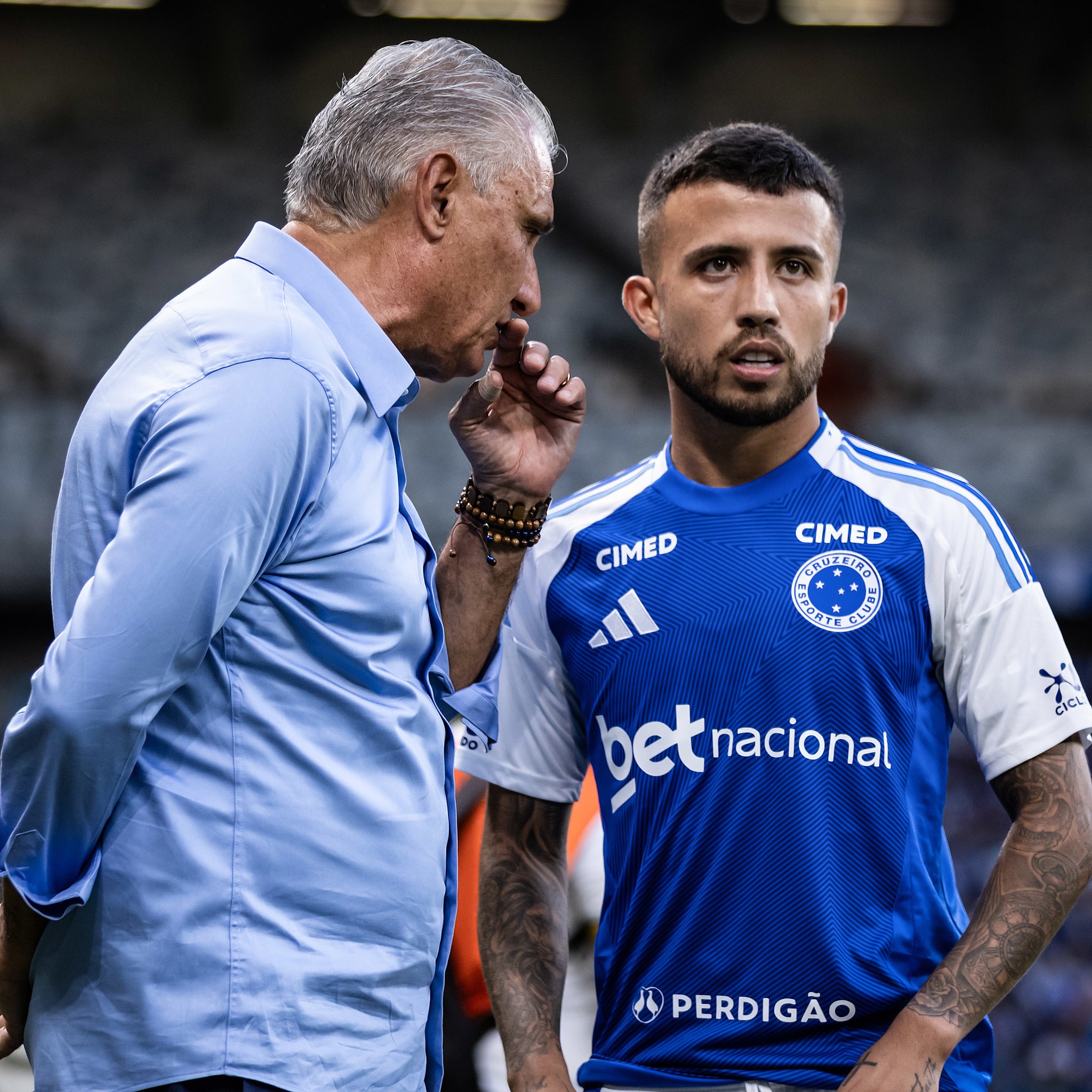 Cruzeiro informa lesão no joelho de Baptistella e situação de Matheus Henrique.