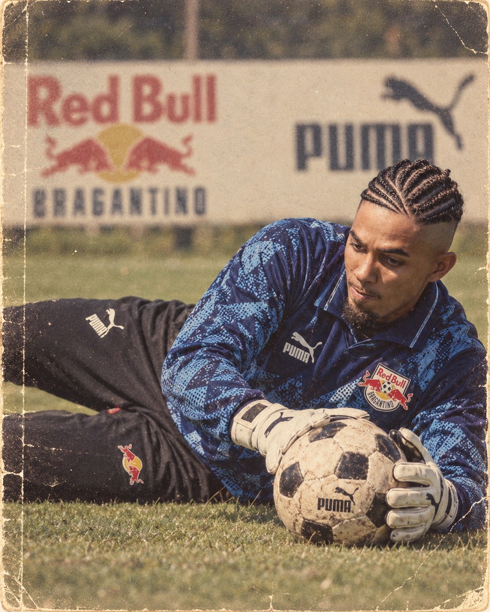 Fabrício na trend dos anos 80 — Foto: Ari Ferreira/Red Bull Bragantino - Adaptação ChatGPT