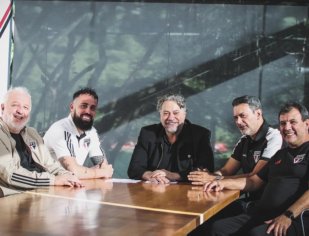 Jandrei renova contrato com o São Paulo — Foto: Divulgação