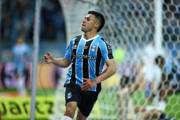 Aravena conquista titularidade após marcar gol pelo Grêmio