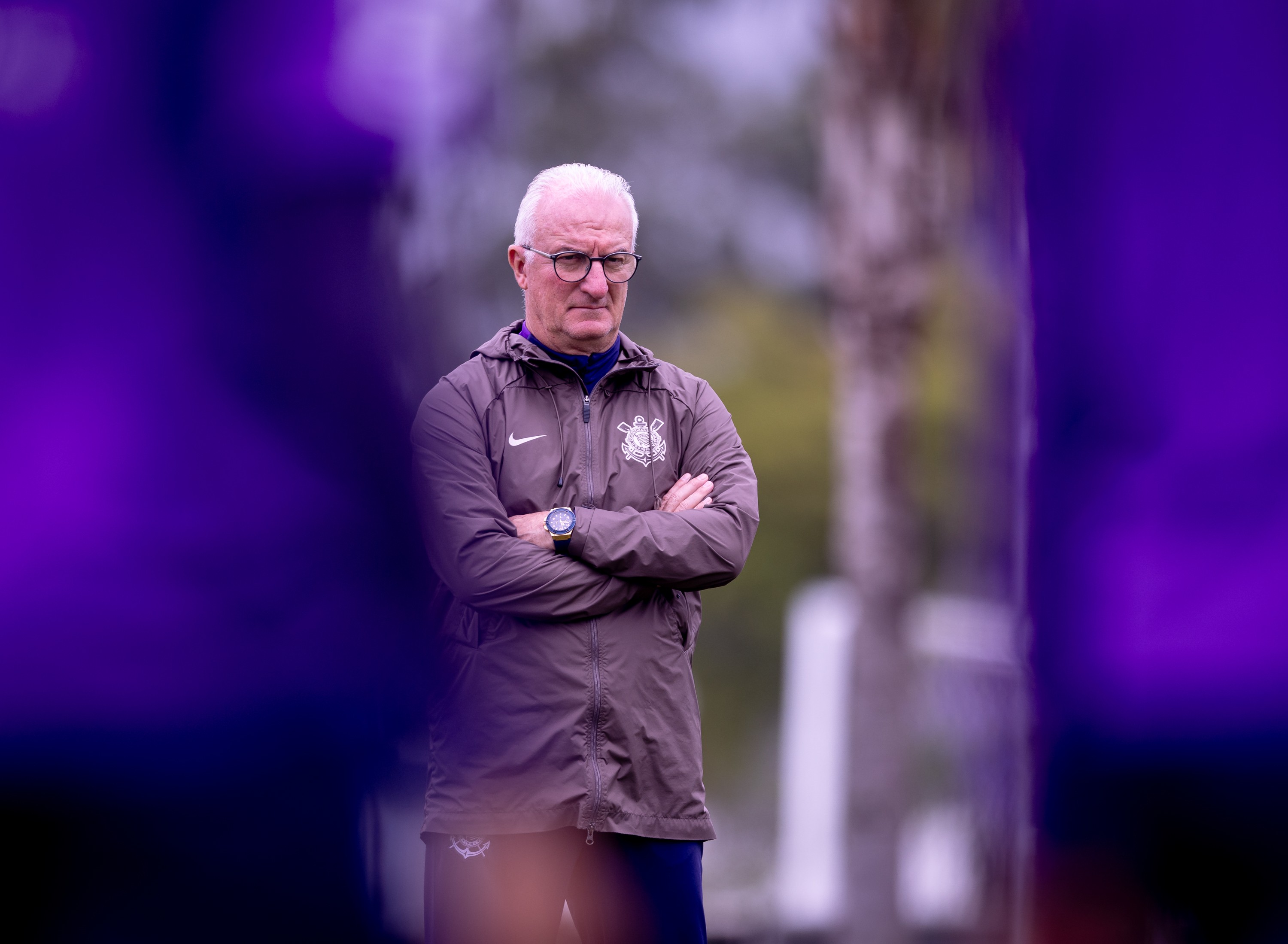 Corinthians enfrenta desfalques no meio-campo; Dorival Júnior avalia alternativas em meio a crise