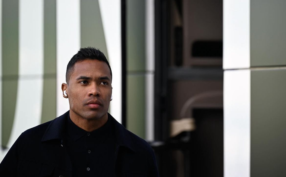 Flamengo avança em conversas e se aproxima do lateral-esquerdo Alex Sandro