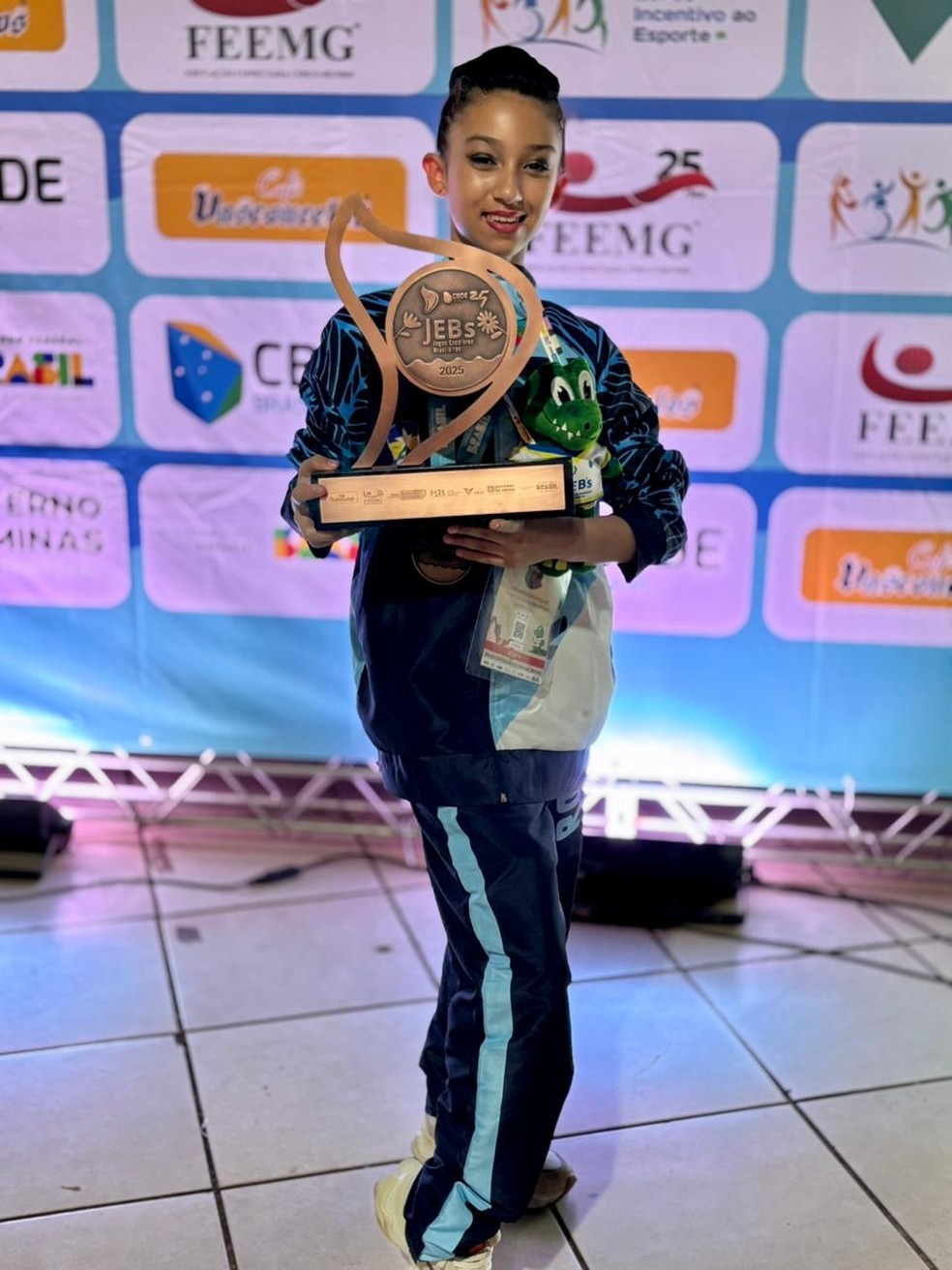 A jovem Kiara Carvalho se tornou a primeira rondoniense a conquistar uma medalha individual na ginástica rítmica, com bronze na série bronze nos JEBs 2025. — Foto: Reprodução/FEERO